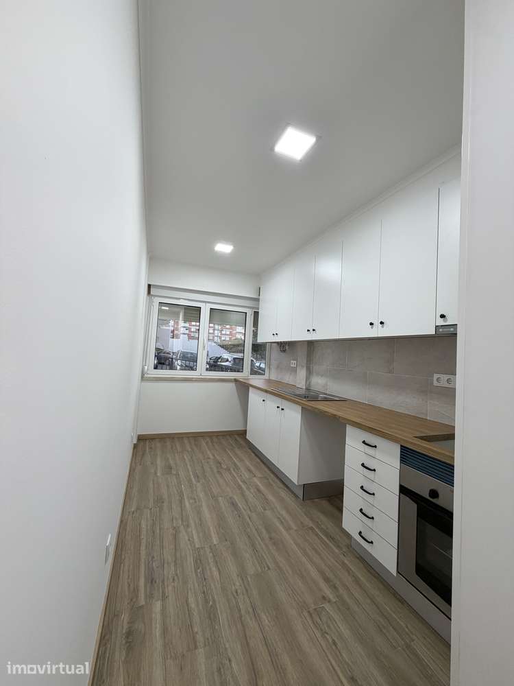 APARTAMENTO DE 54 m² TOTALMENTE REMODELADO A ESTREAR - Grande imagem: 2/15