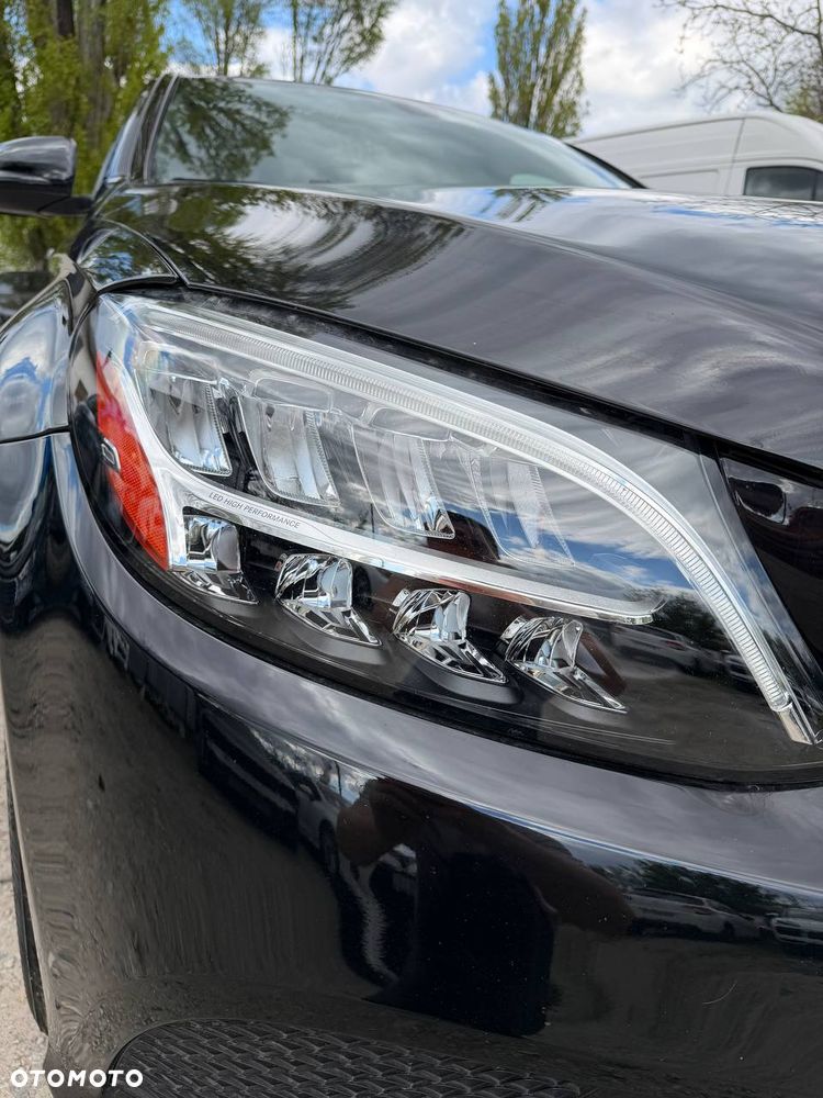 Mercedes-Benz Klasa C 300 4Matic 9G-TRONIC AMG Line - 22