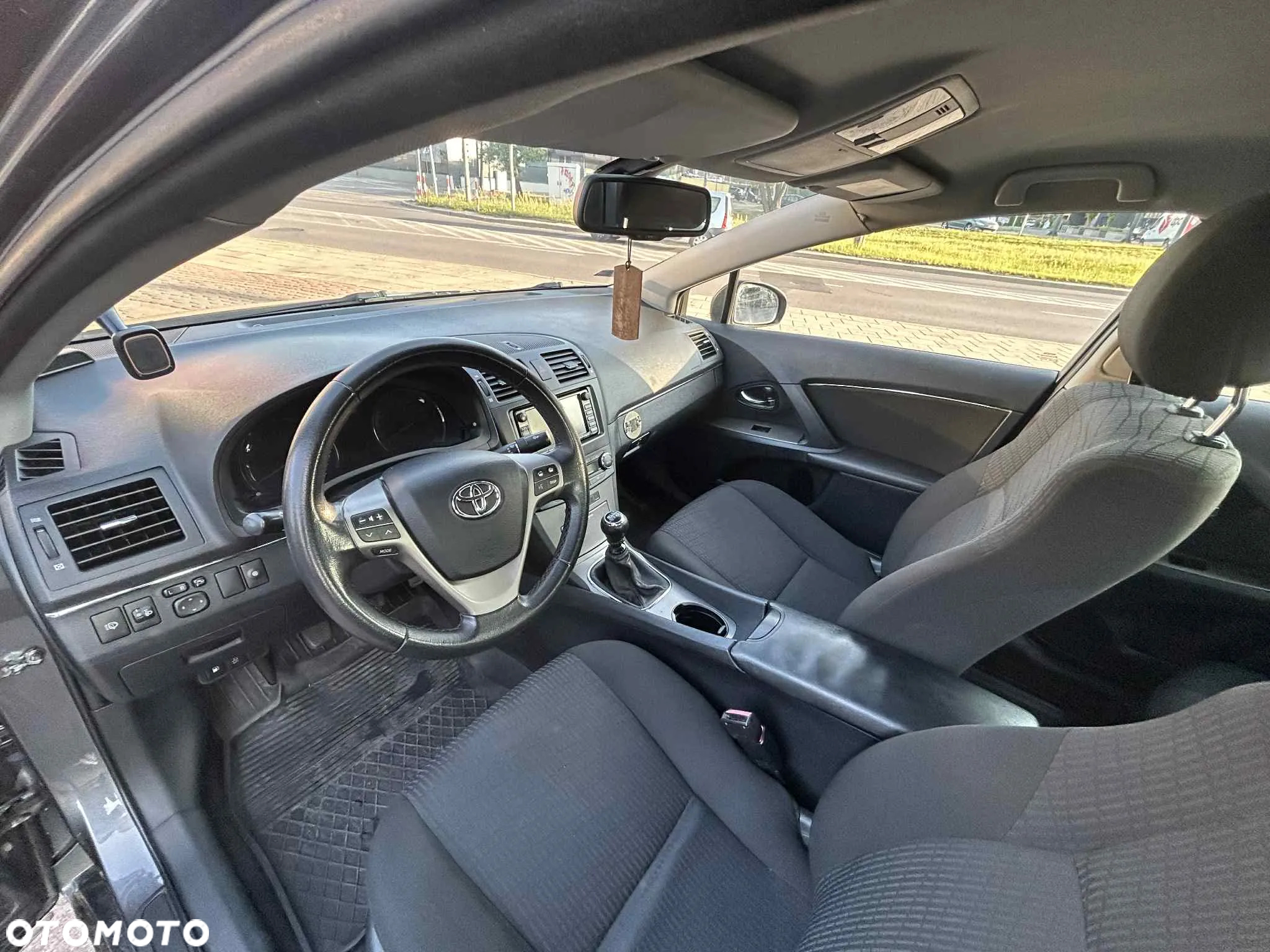 Toyota Avensis 1.8 Sol NAVI - 17