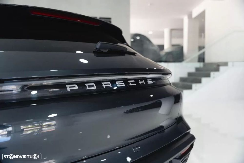 Porsche Taycan Cross Turismo 4 - 17
