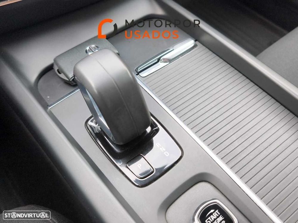 Volvo V60 2.0 B4 Momentum Geartronic - 27