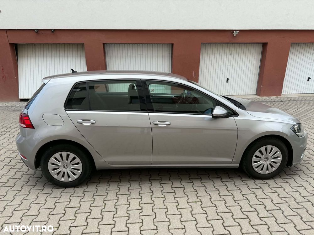 Volkswagen Golf - 6