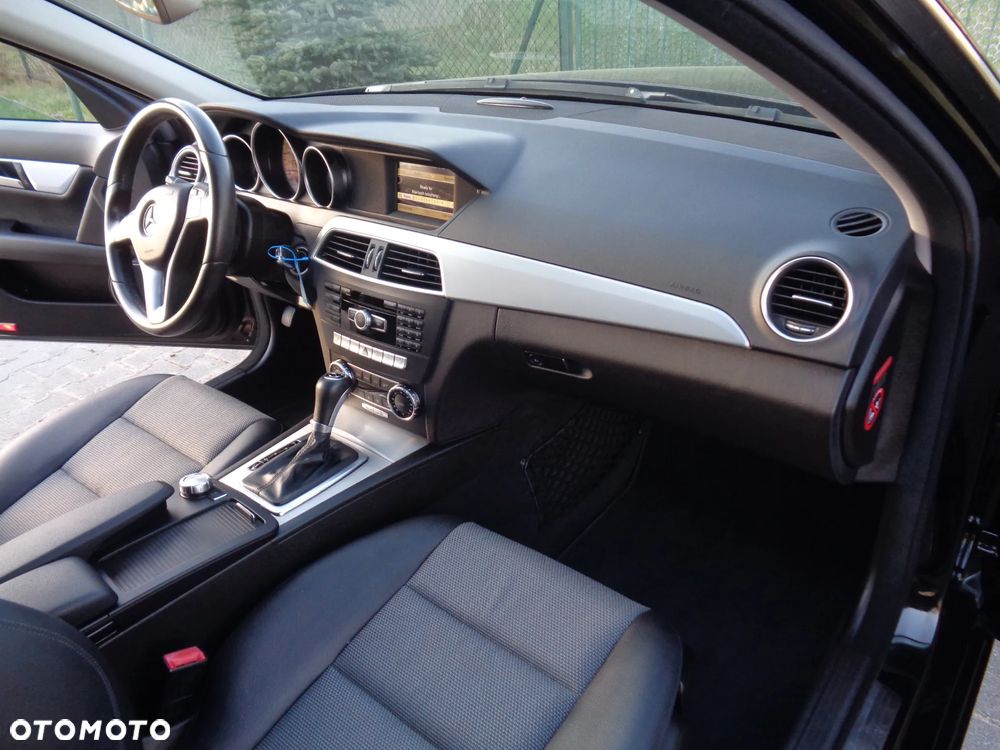 Mercedes-Benz Klasa C 200 (BlueEFFICIENCY) 7G-TRONIC Avantgarde - 33