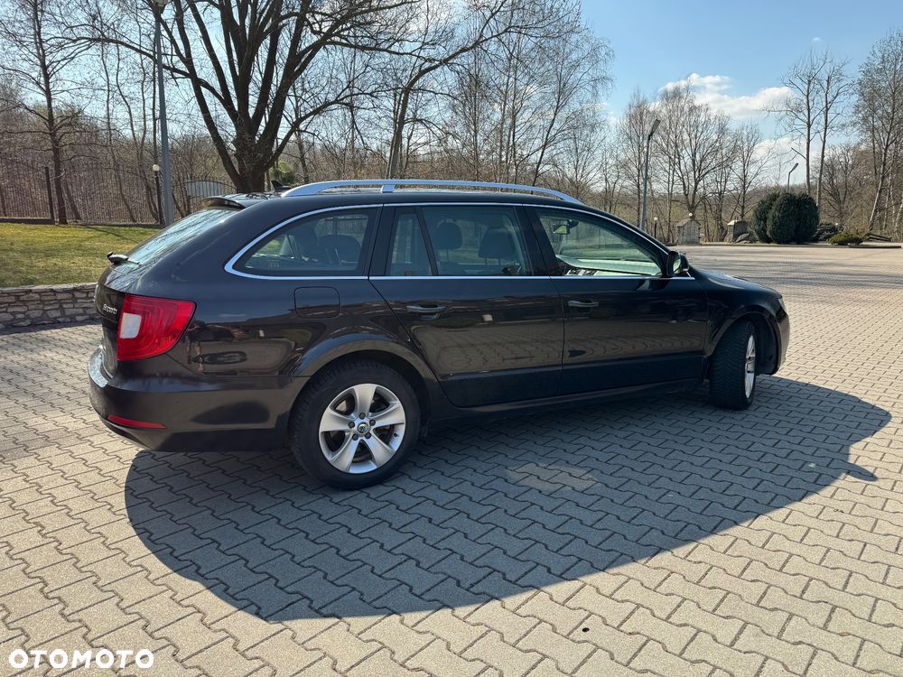 Skoda Superb 2.0 TDI Comfort DSG - 5