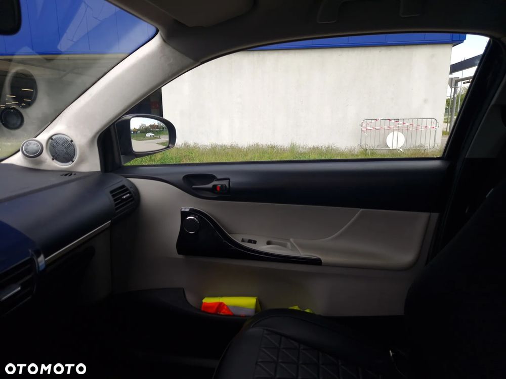 Toyota iQ 1.0 Luna CVT - 16