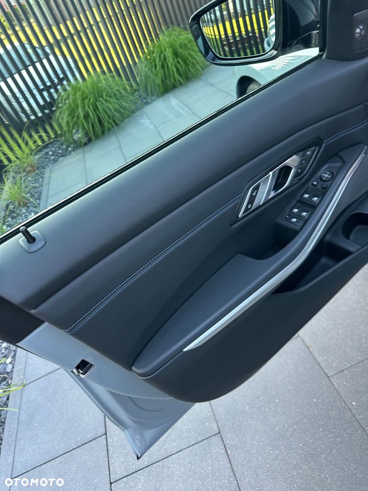 BMW Seria 3 320i xDrive M Sport - 8