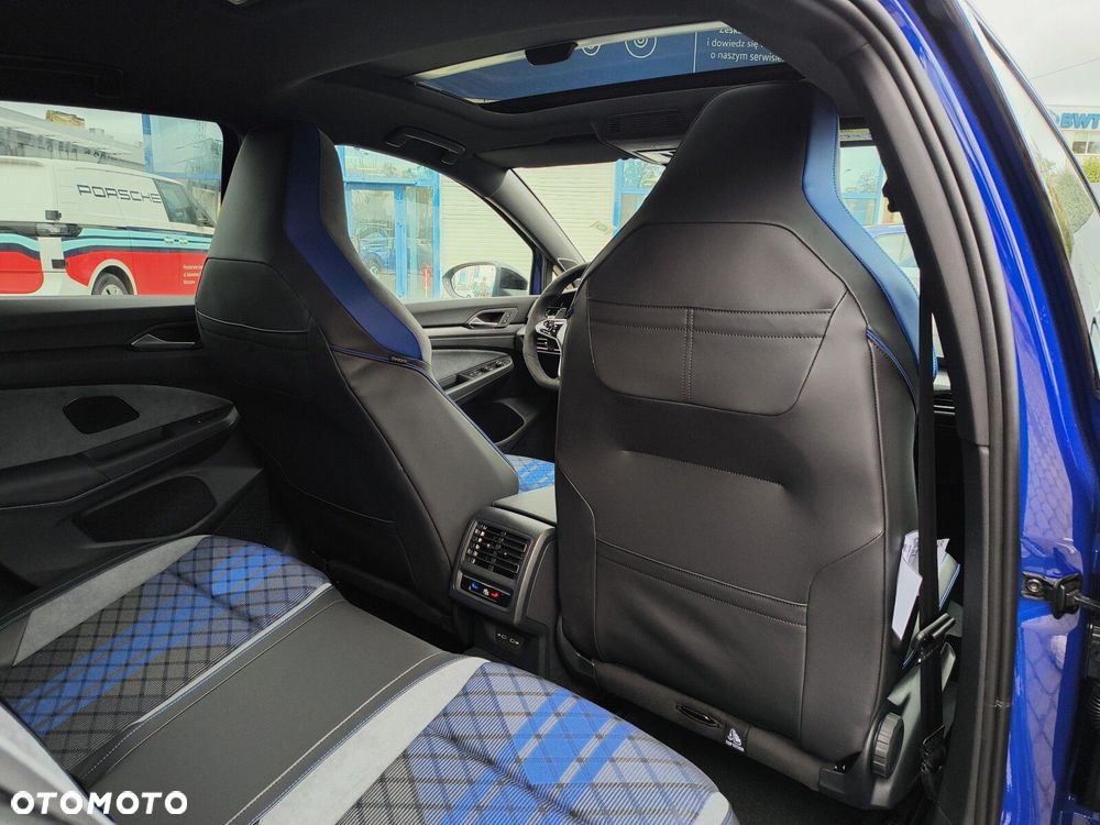 Volkswagen Golf - 22