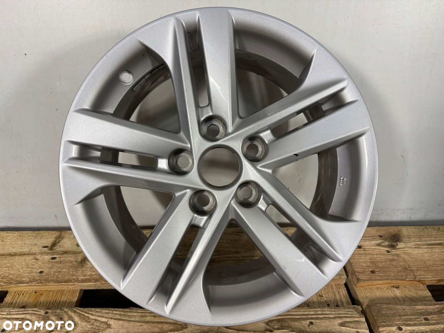 FELGA ALUMINIOWA TOYOTA COROLLA E21 16" 7.0 BJV 8418-2 CALA LADNA ORYGINALN - 1