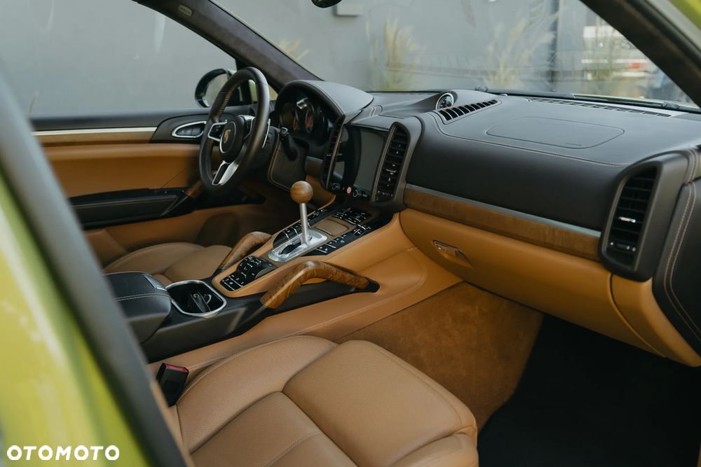 Porsche Cayenne GTS - 19