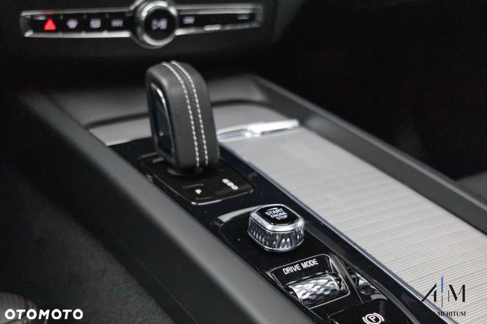 Volvo XC 60 B4 D AWD Ultimate Dark - 20