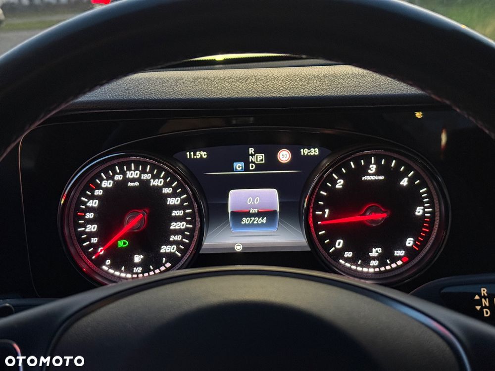 Mercedes-Benz Klasa E 220 d 4-Matic 9G-TRONIC - 12