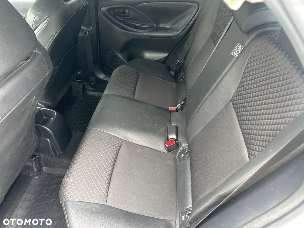 Toyota Yaris 1.5 Style - 30