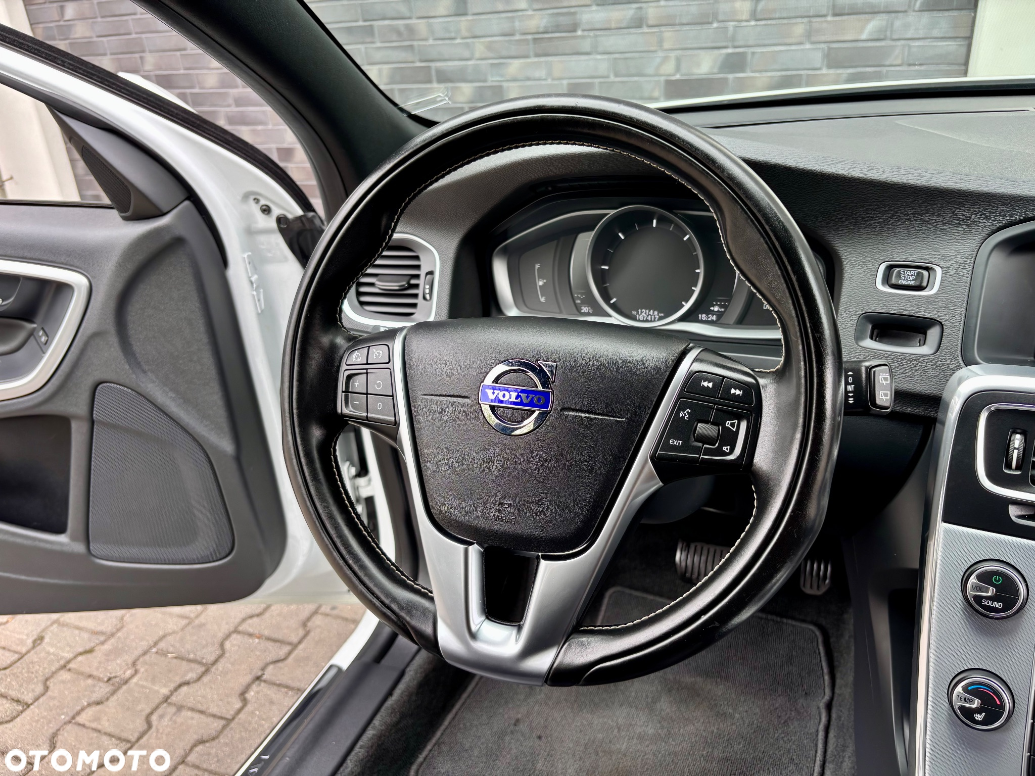 Volvo V60 D4 Drive-E R-Design Kinetic - 17