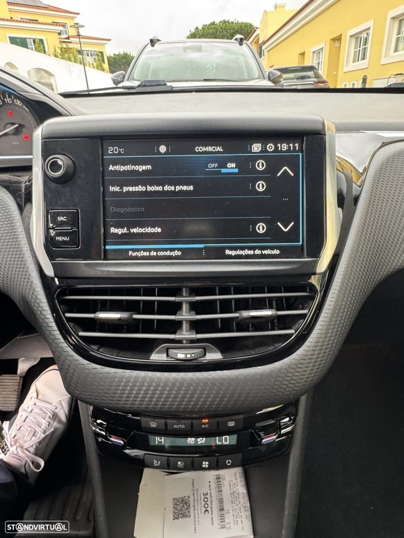Peugeot 2008 1.2 PureTech Allure - 15