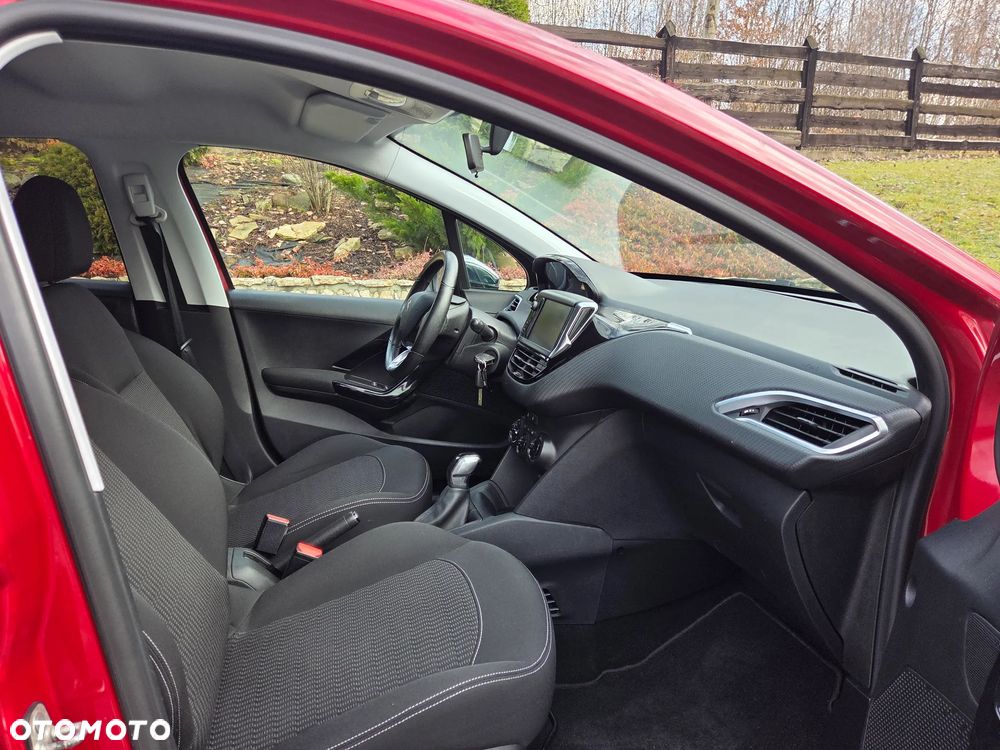 Peugeot 208 1.2 PureTech Style - 16