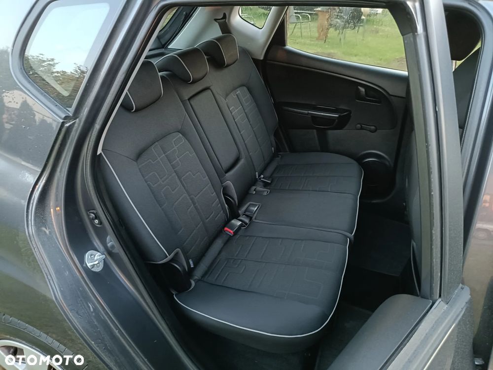 Kia Venga 1.4 CRDi 90 ISG Edition 7 - 10