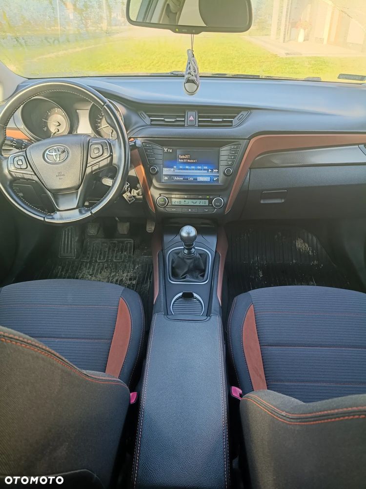 Toyota Avensis 2.0 D-4D Premium - 7