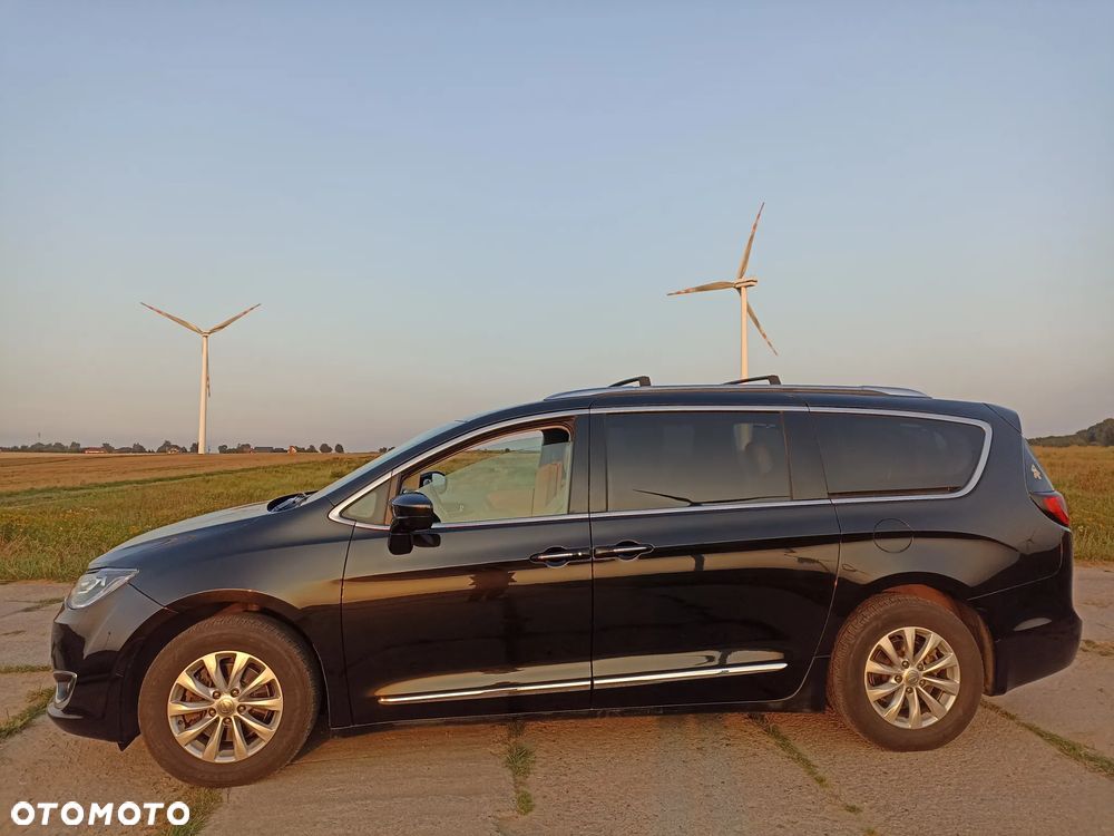 Chrysler Pacifica - 14