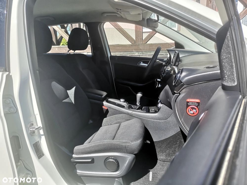 Mercedes-Benz Klasa B 180 Edition - 14