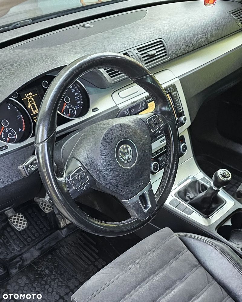 Volkswagen Passat 2.0 TDI Comfortline - 8