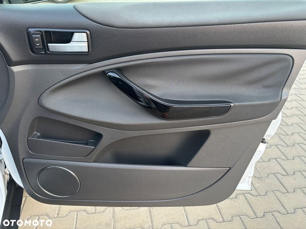 Ford Kuga 2.0 TDCi 2x4 Trend - 24