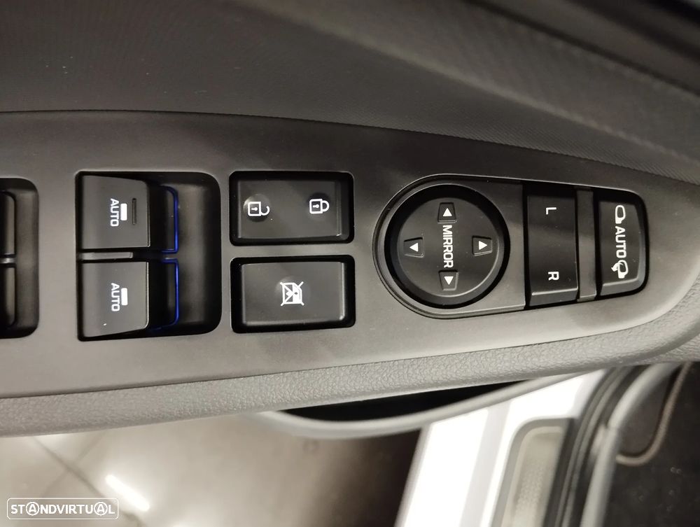 Hyundai Ioniq 1.6 GDI PHEV Tech - 19