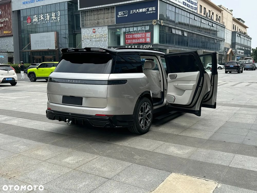 Lynk & Co 900 - 24