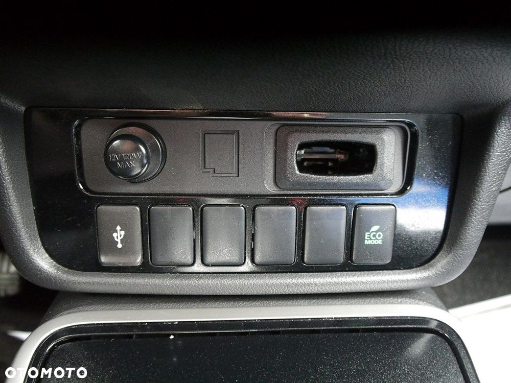 Mitsubishi Outlander - 25