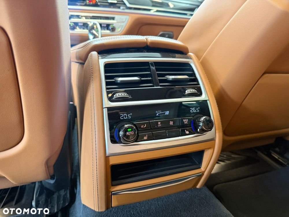 BMW Seria 7 - 12