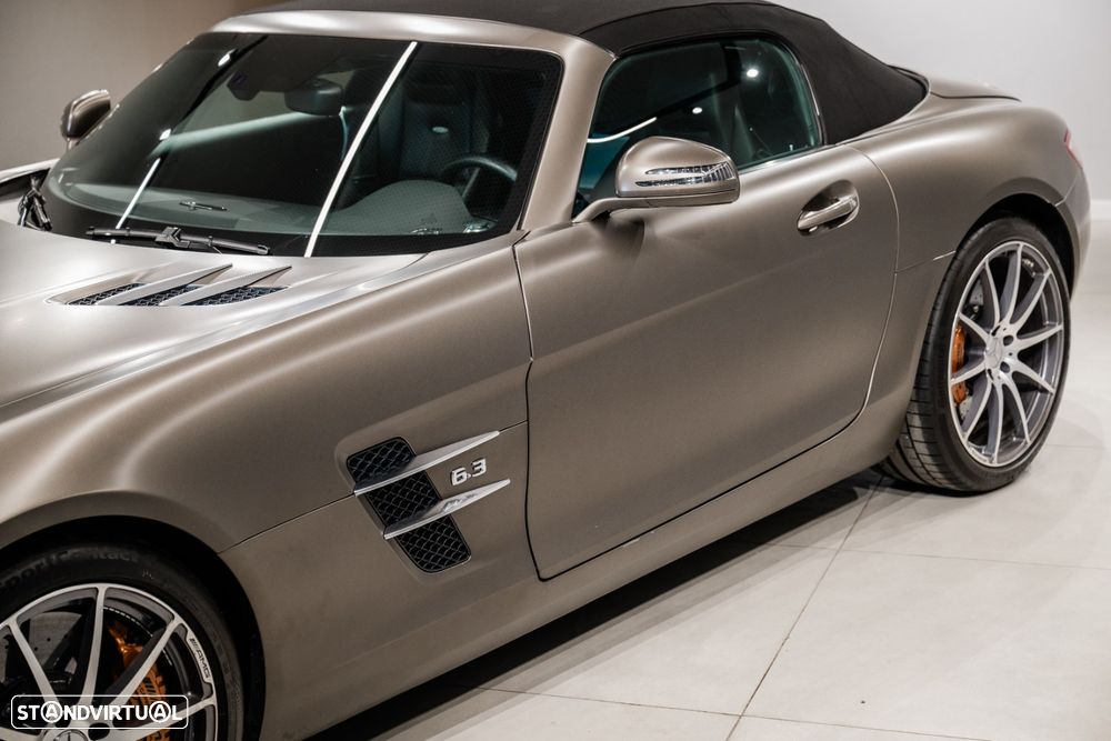 Mercedes-Benz SLS 63 AMG Roadster - 16
