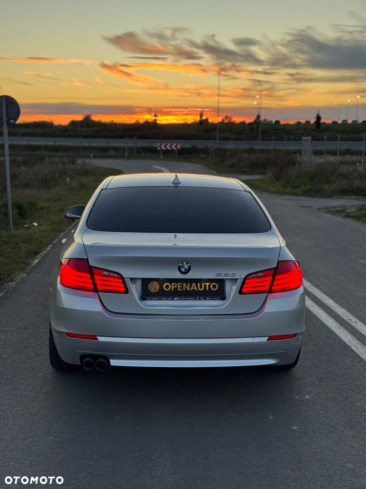 BMW Seria 5 523i Touring - 6