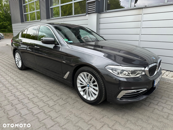 BMW Seria 5 520d xDrive Luxury Line