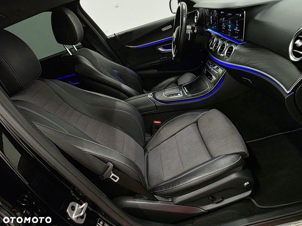 Mercedes-Benz Klasa E 300 de 4-Matic Exclusive - 19