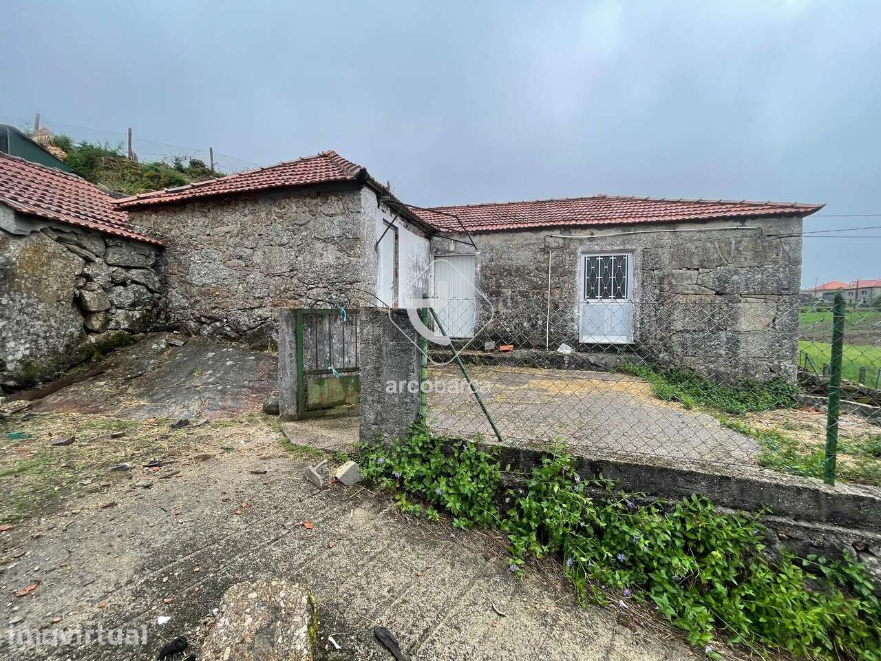 Moradia em pedra para restaurar em Senharei - Grande imagem: 2/14