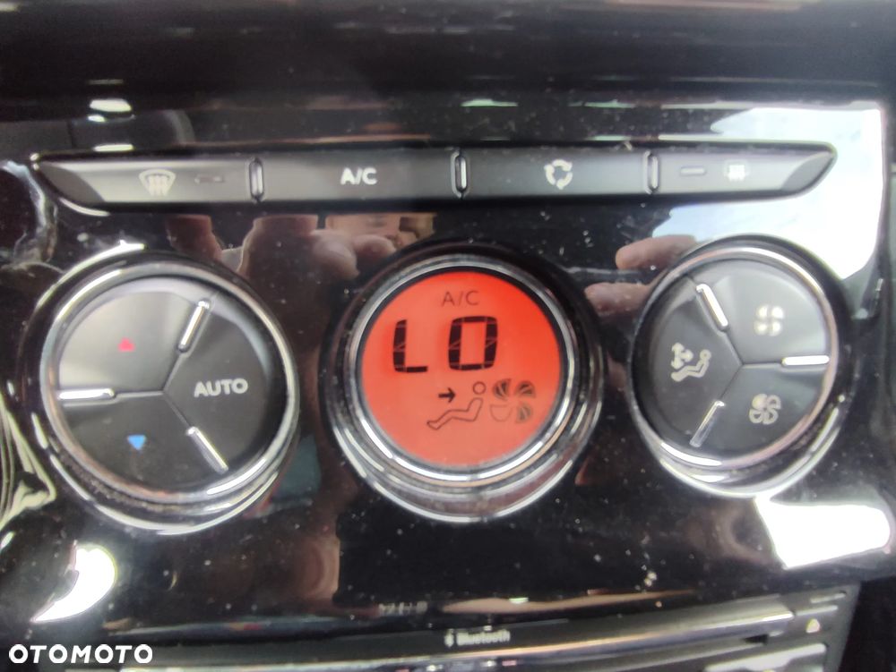 Citroën DS3 e-HDi 90 FAP SoChic - 20