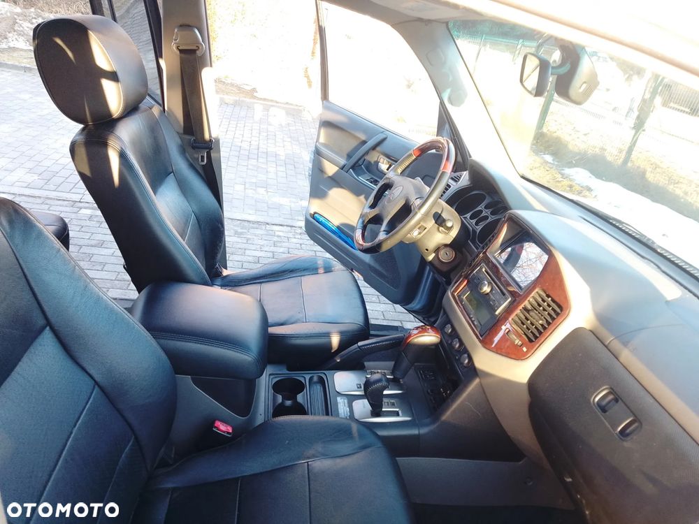Mitsubishi Pajero 3.2 DI-D Automatik Dakar - 13
