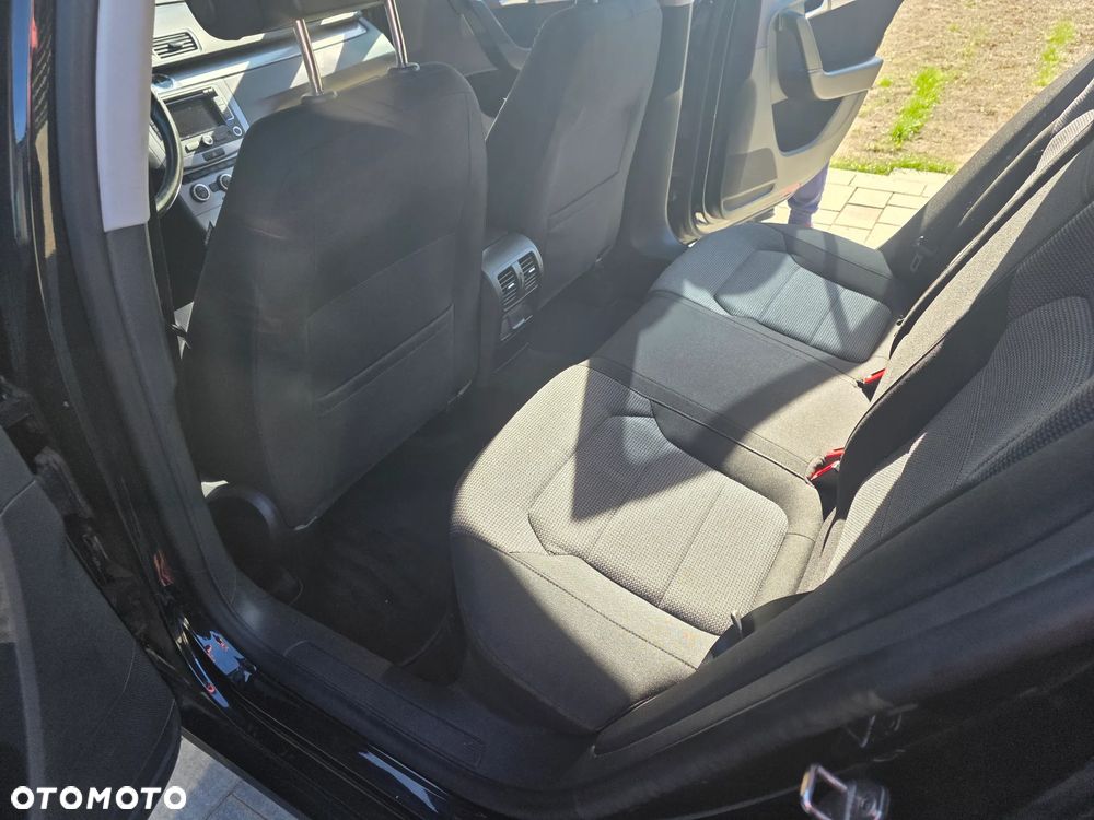 Volkswagen Passat 2.0 TDI Comfortline - 12