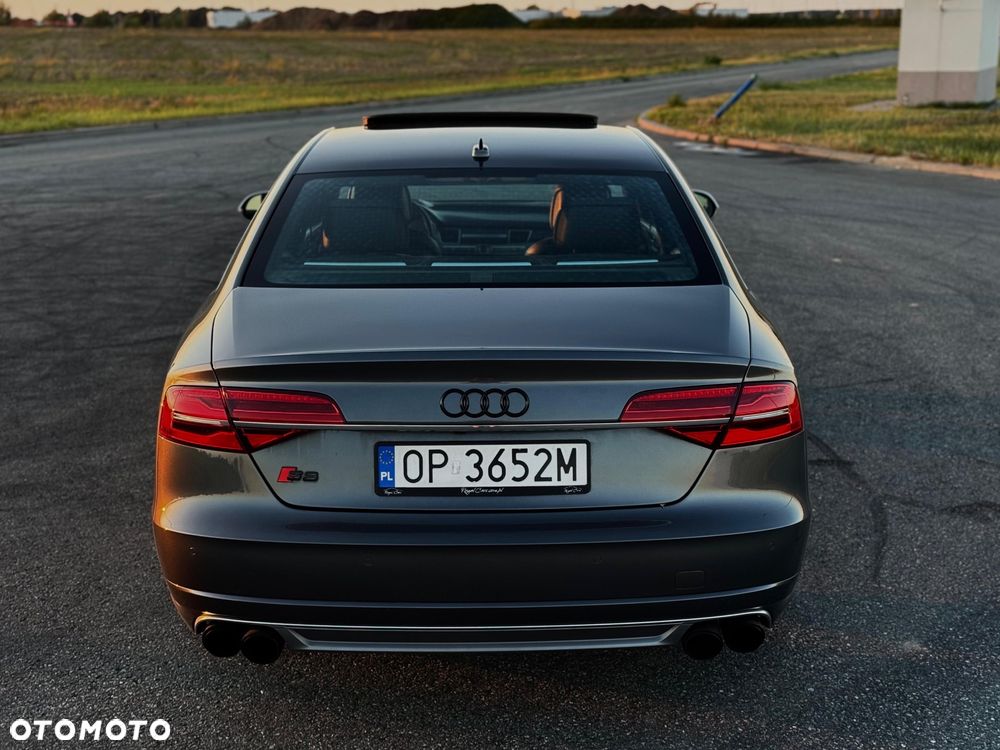 Audi S8 - 8
