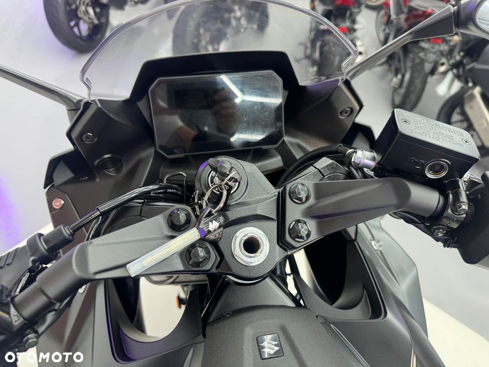 Suzuki GSX - 24