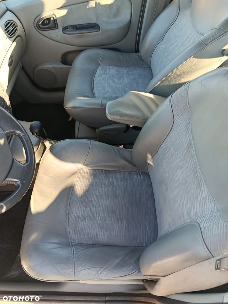 Renault Scenic 2.0 16V Expression - 8