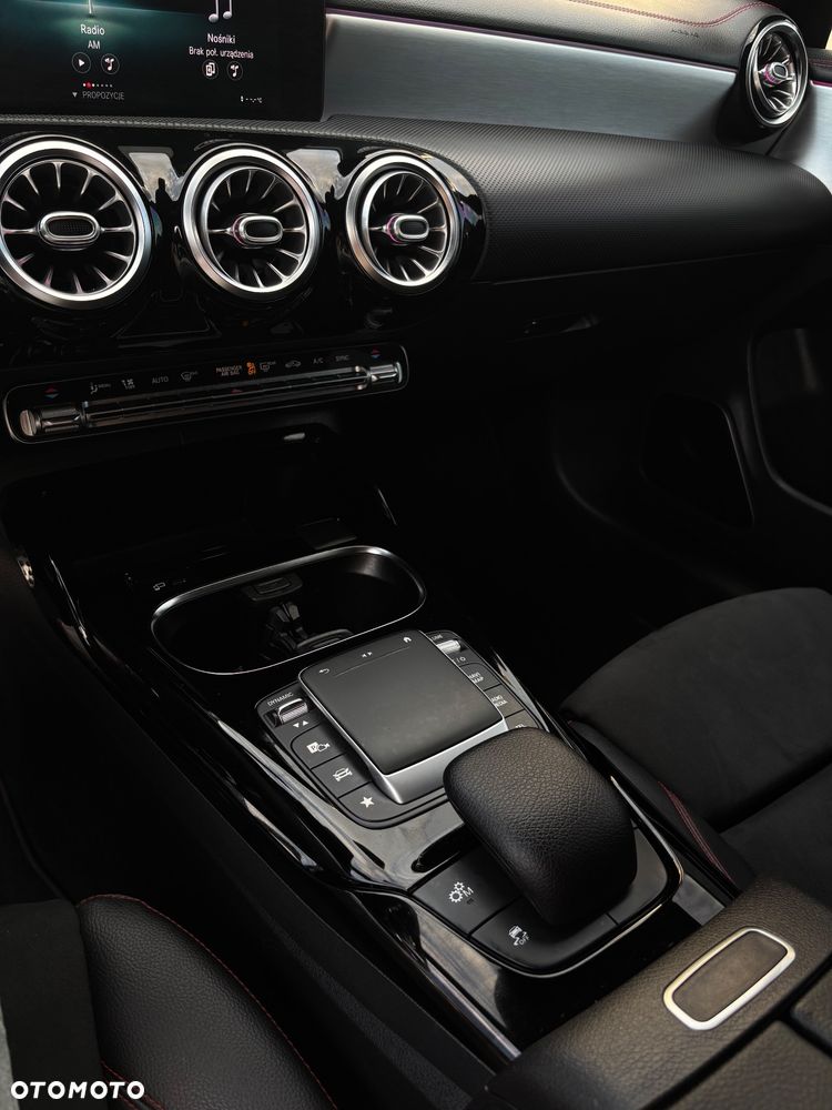 Mercedes-Benz CLA - 25