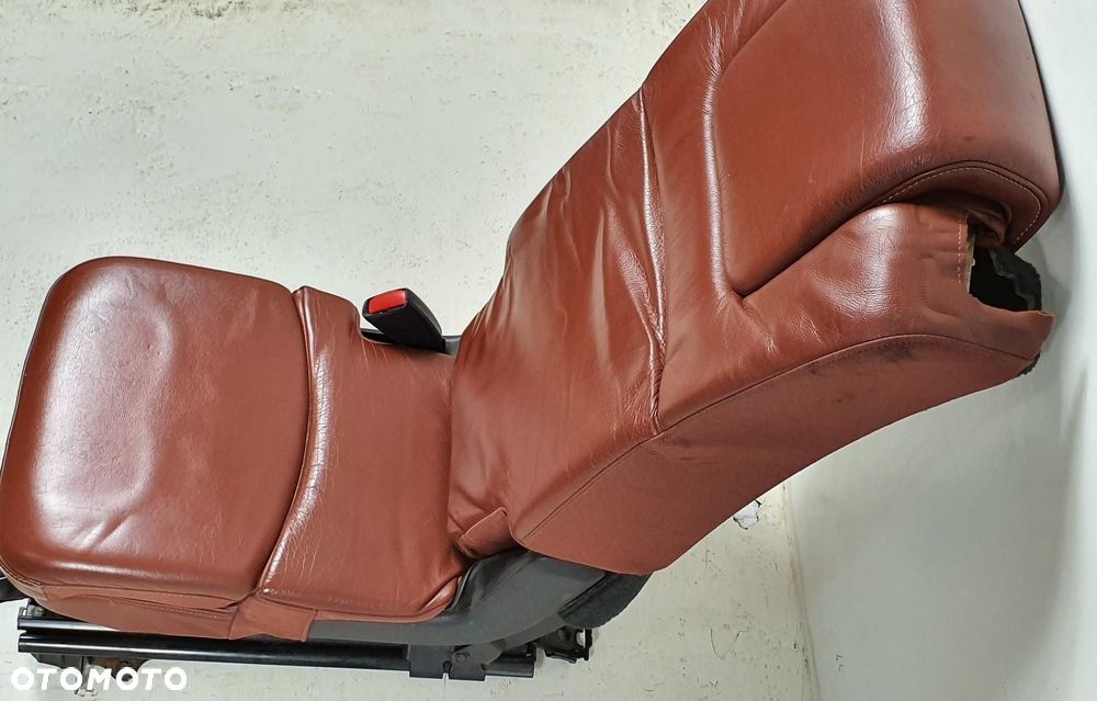 FOTEL ŚRODKOWY TYŁ ZAPINKA SKÓRA VOLVO XC90 - 4