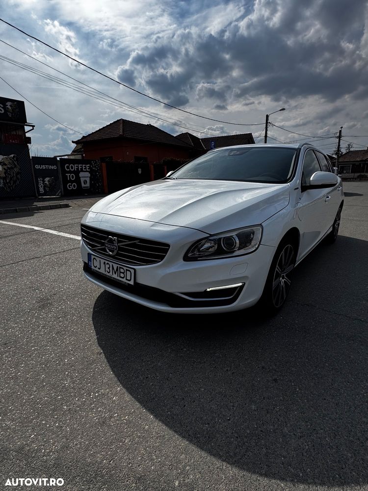 Volvo V60 D6 Plug-In-Hybrid AWD Geartronic Pure Limited - 2
