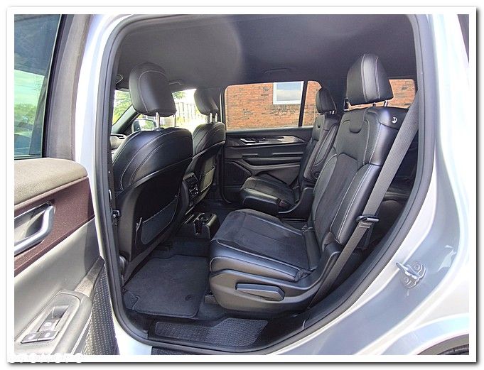 Jeep Grand Cherokee - 25