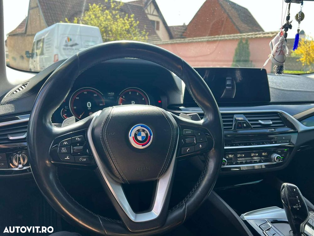 BMW Seria 5 530d xDrive AT - 18