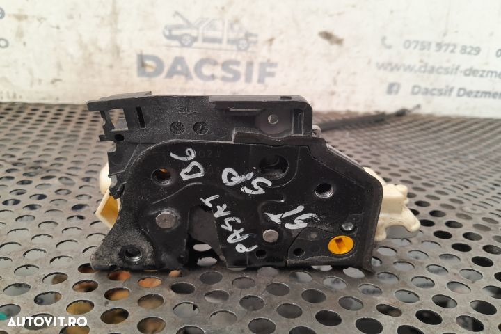 Broasca usa spate stanga 3C4839015A Volkswagen VW Passat B6 [2005 - 2 - 1