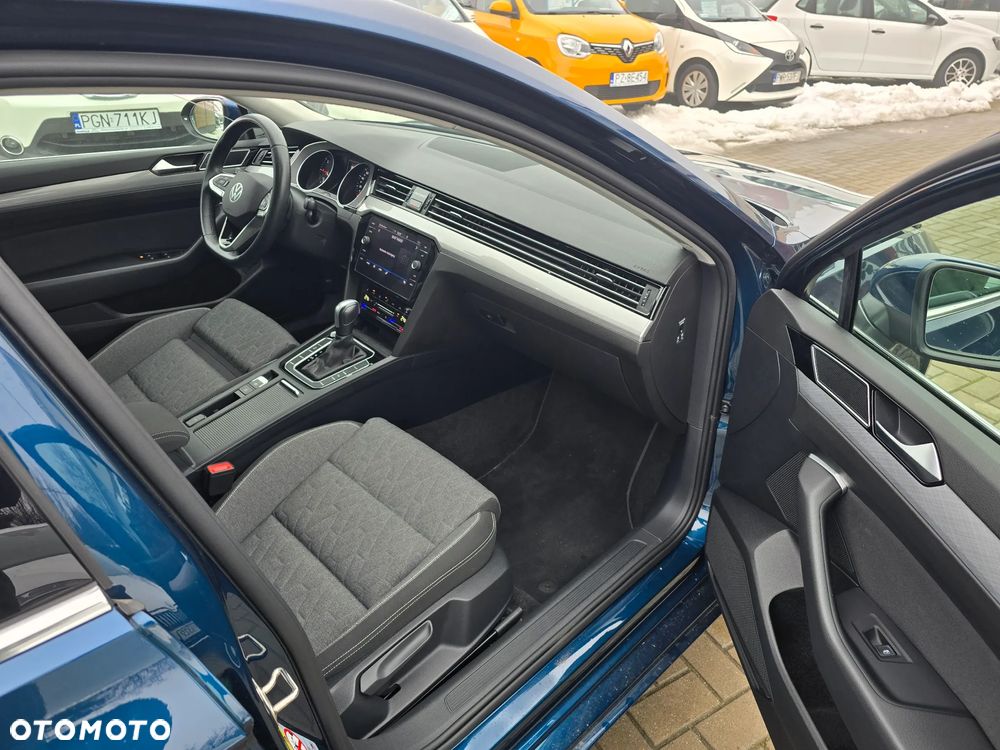Volkswagen Passat - 12
