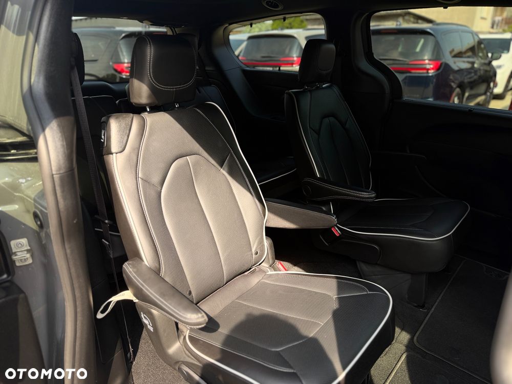 Chrysler Pacifica - 29