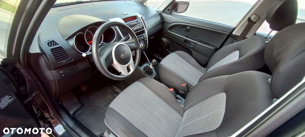 Kia Venga - 7