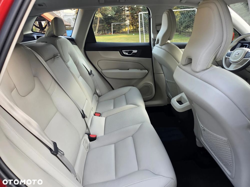 Volvo XC 60 B4 B Geartronic Momentum Pro - 27